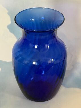 VINTAGE INDIANA GLASS "Illusions" Pattern Translucent Cobalt Vase